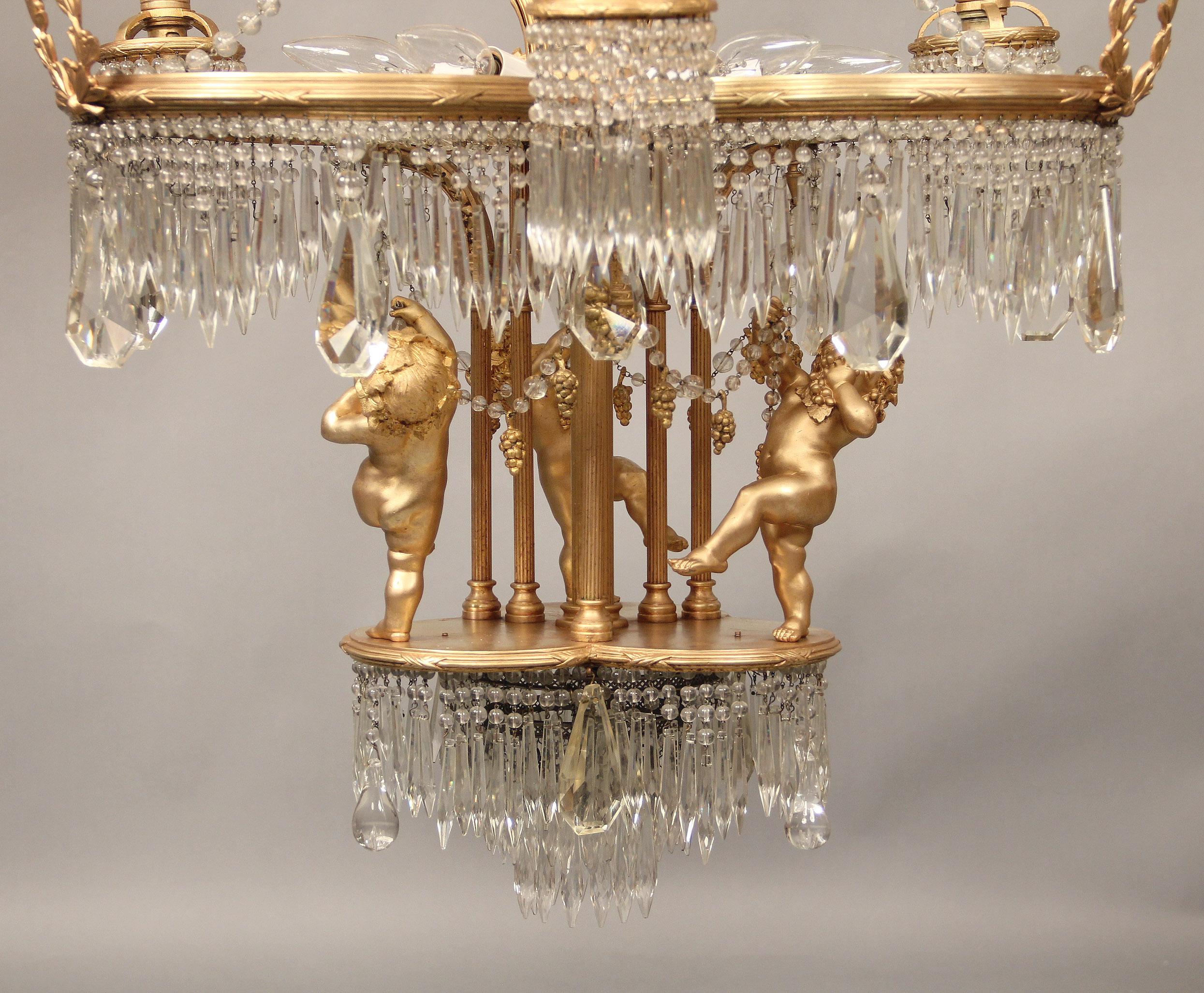 Magnifique lustre à dix-huit lumières en bronze doré et cristal du début du XXe siècle Bon état - En vente à New York, NY