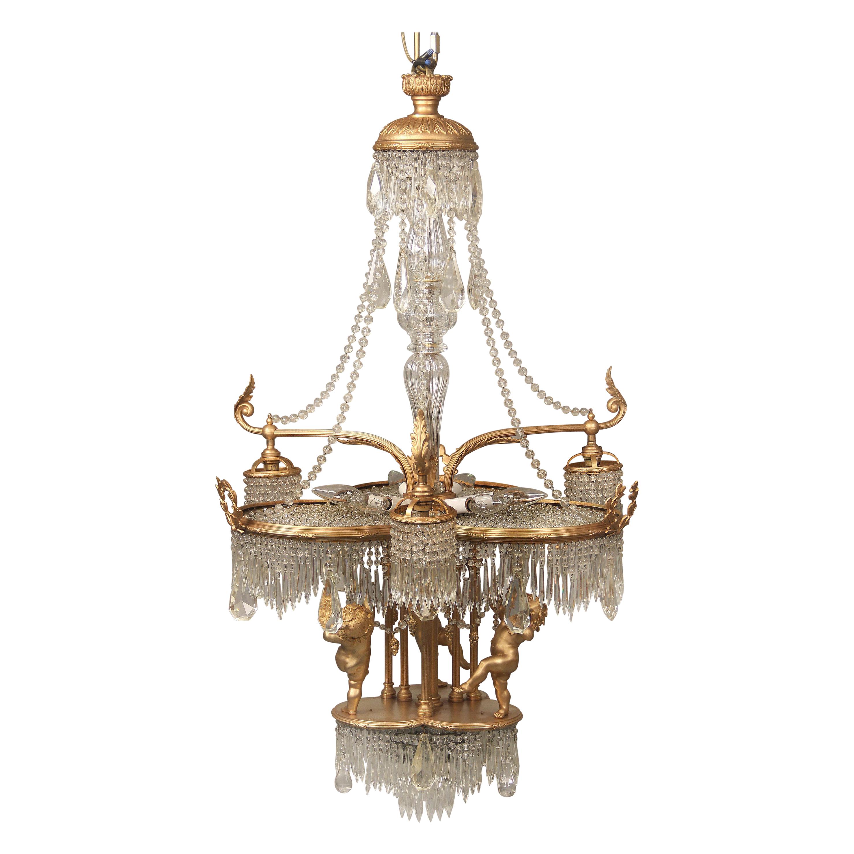 Magnifique lustre à dix-huit lumières en bronze doré et cristal du début du XXe siècle en vente