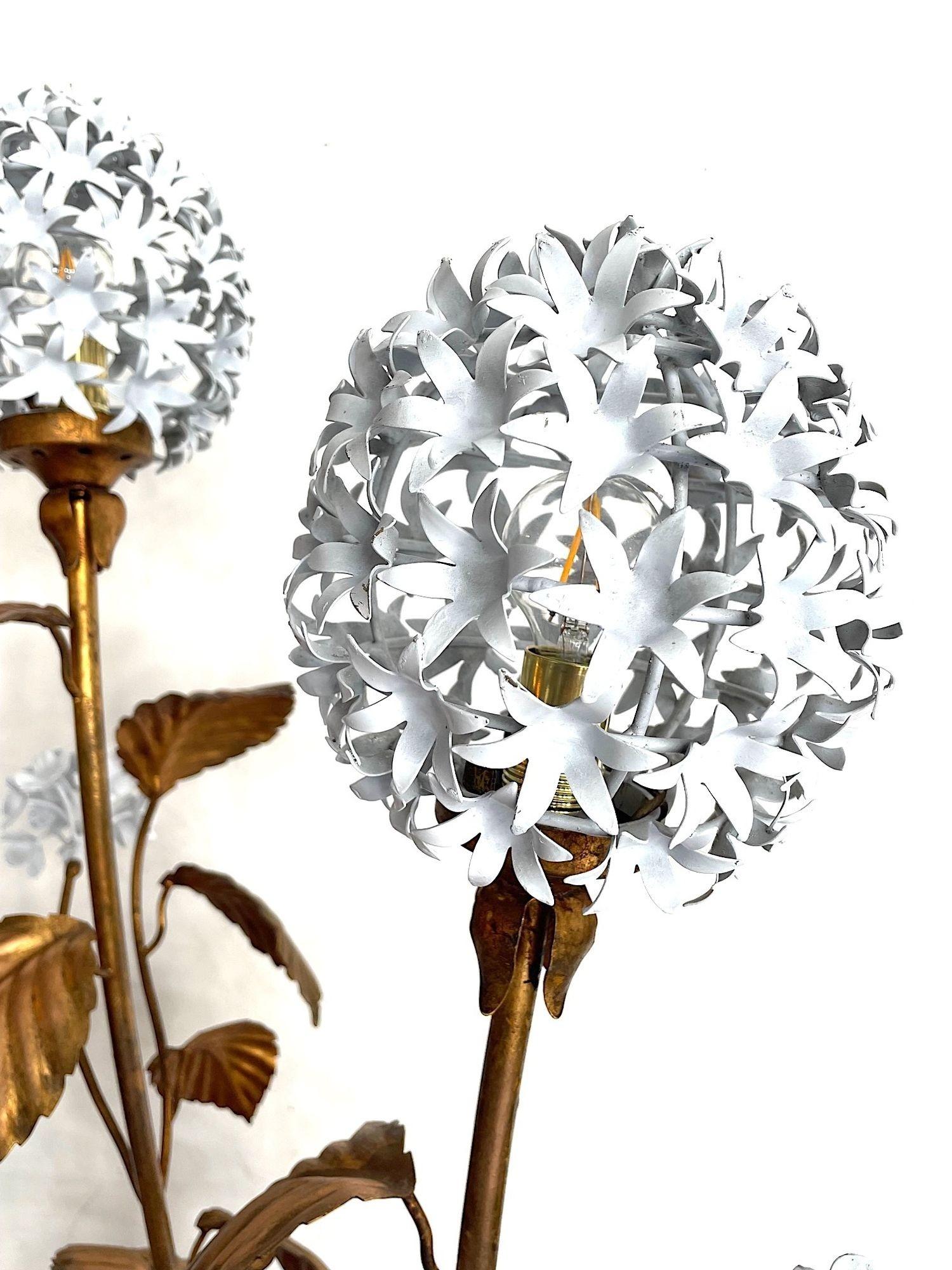 Wonderful Italian 1960s Gilt Metal and White Enamel Hydrangea Floor Lamp In Good Condition For Sale In London, GB