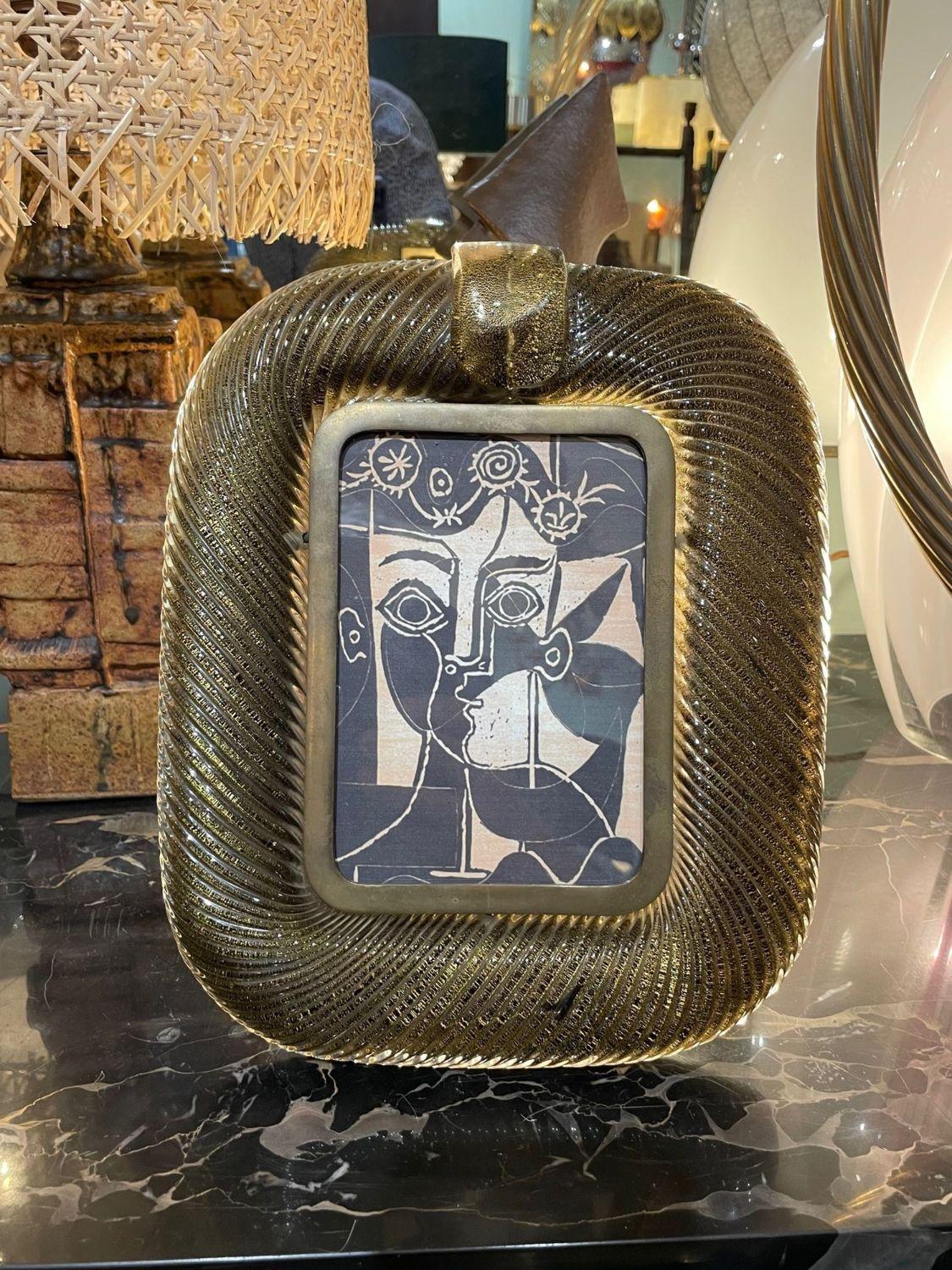 Magnifique cadre italien en verre de Murano et laiton des années 1960 par Tommaso Barbi en vente 1