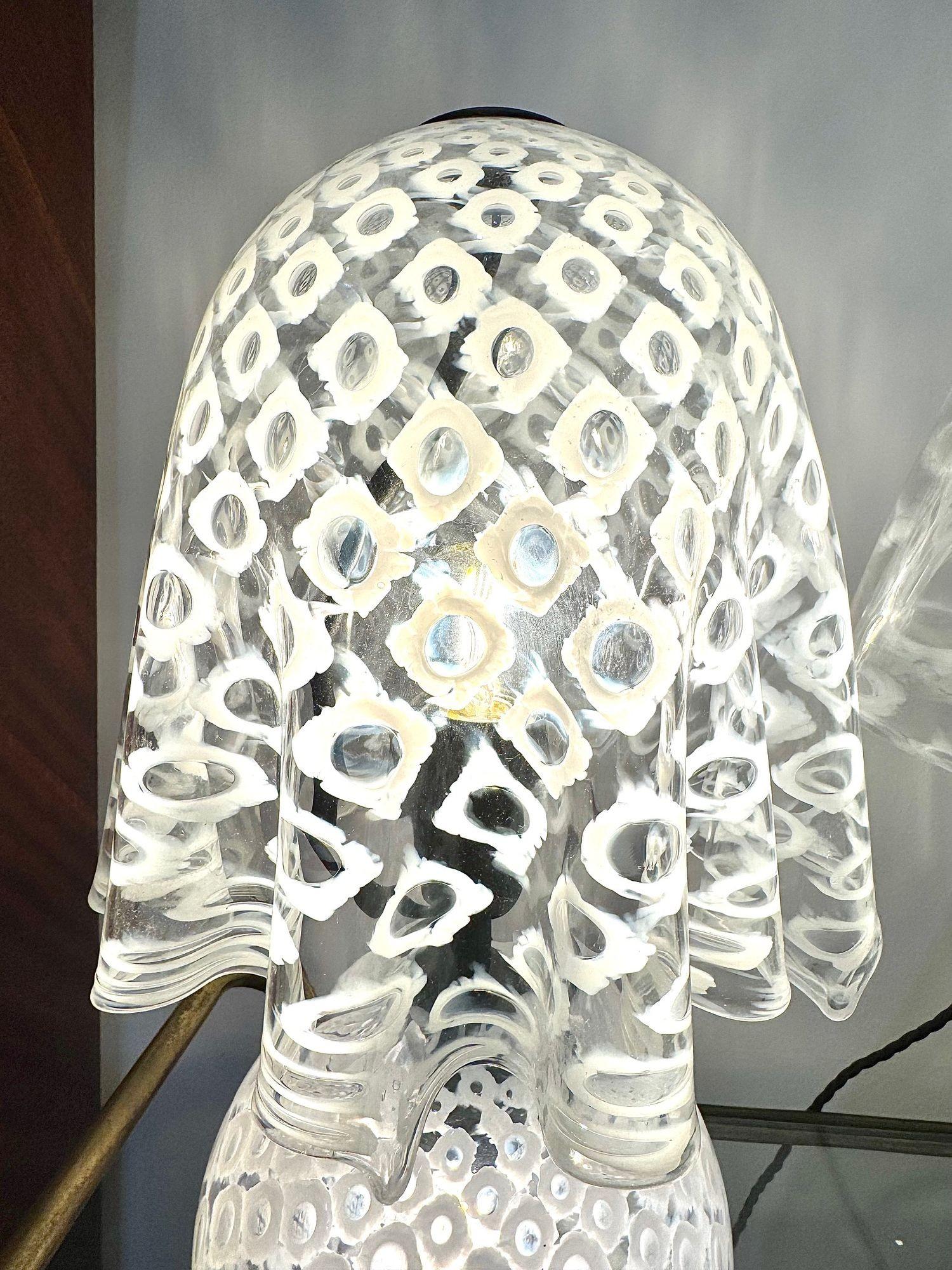 Italiano Una meravigliosa grande lampada a fazzoletto in vetro di Murano degli anni '70, firmata La Murrina in vendita