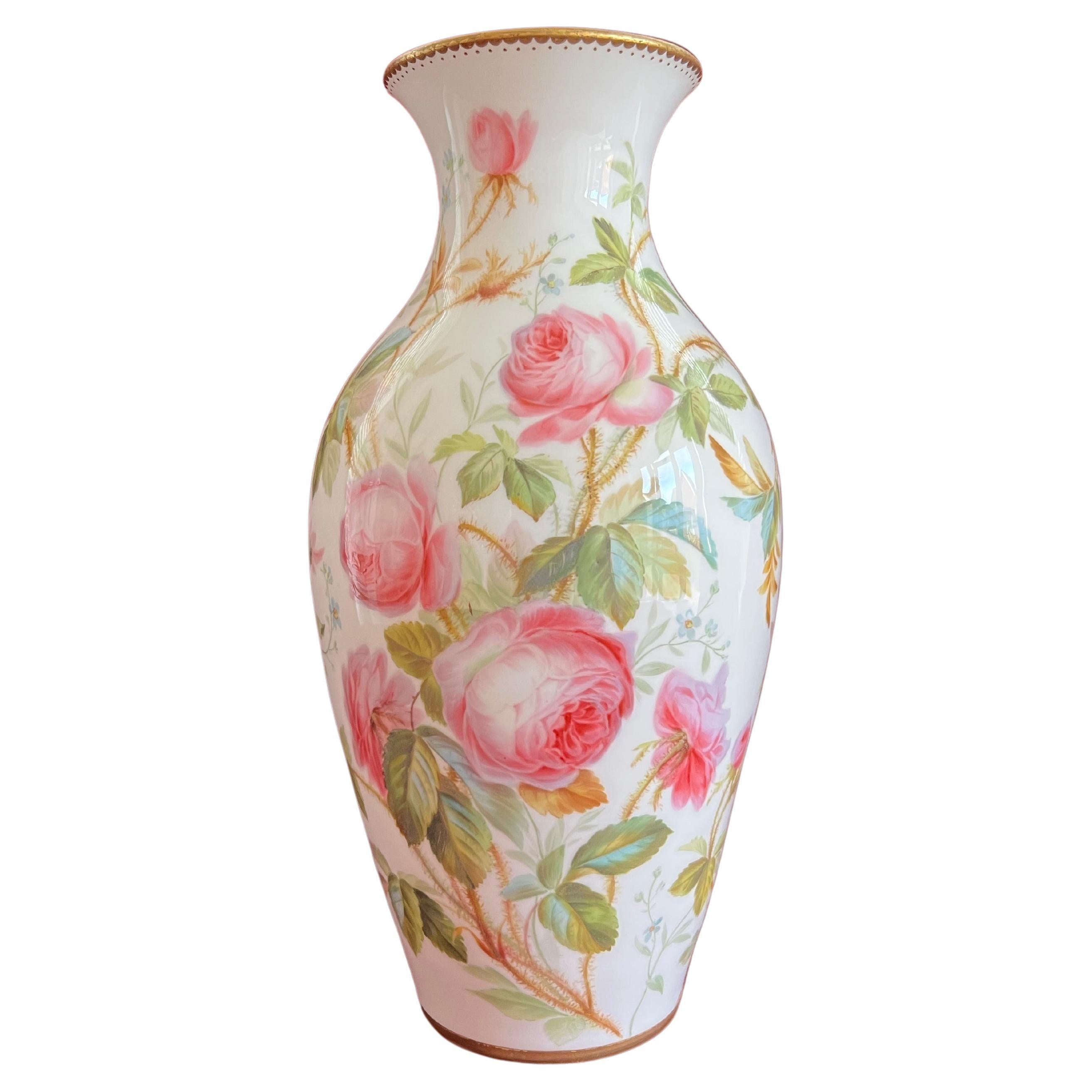 Splendido vaso Minton in porcellana d'osso decorato da Jessie Smith C.1850