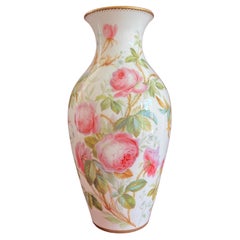 Merveilleux vase en porcelaine  la cendre d'os de Minton dcor par Jessie Smith, vers 1850