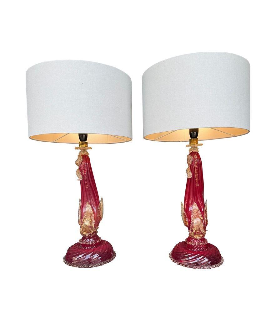 Splendida coppia di lampade a delfino di Murano rosse e dorate degli anni '40 di Barovier&Toso in vendita 4