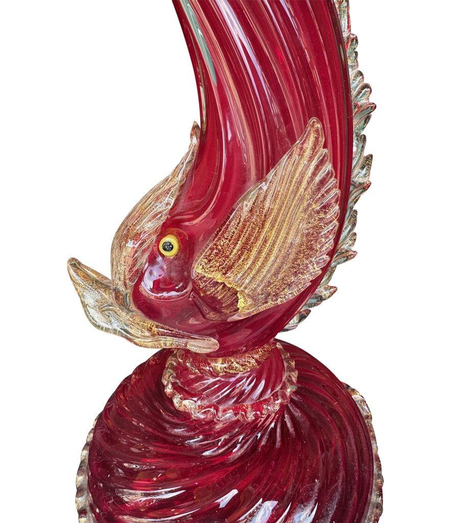 Splendida coppia di lampade a delfino di Murano rosse e dorate degli anni '40 di Barovier&Toso in vendita 5