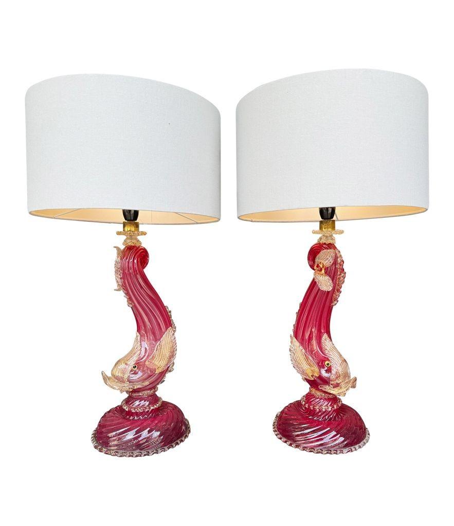 Splendida coppia di lampade a delfino di Murano rosse e dorate degli anni '40 di Barovier&Toso in vendita 6