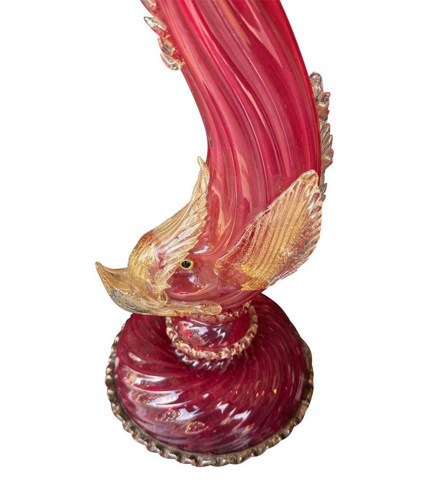 Splendida coppia di lampade a delfino di Murano rosse e dorate degli anni '40 di Barovier&Toso in vendita 11