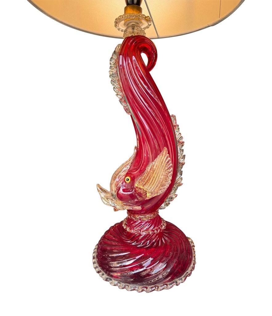 Splendida coppia di lampade a delfino di Murano rosse e dorate degli anni '40 di Barovier&Toso in vendita 13