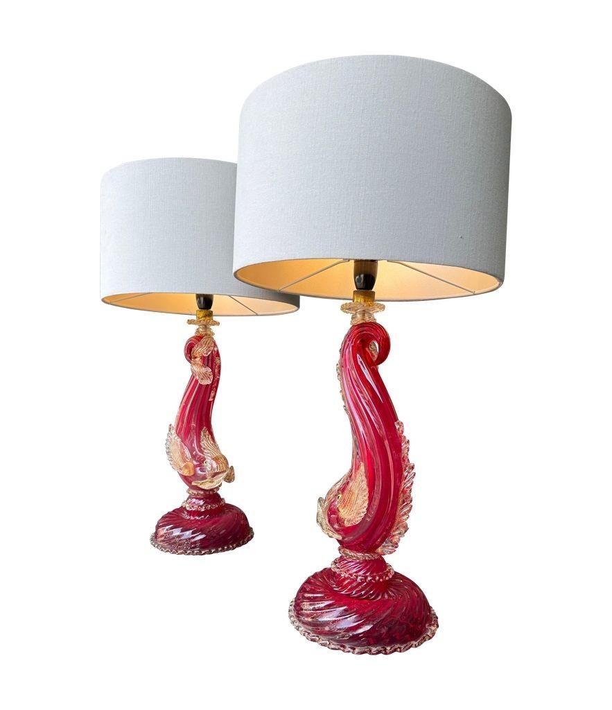 Splendida coppia di lampade a delfino di Murano rosse e dorate degli anni '40 di Barovier&Toso in vendita 3