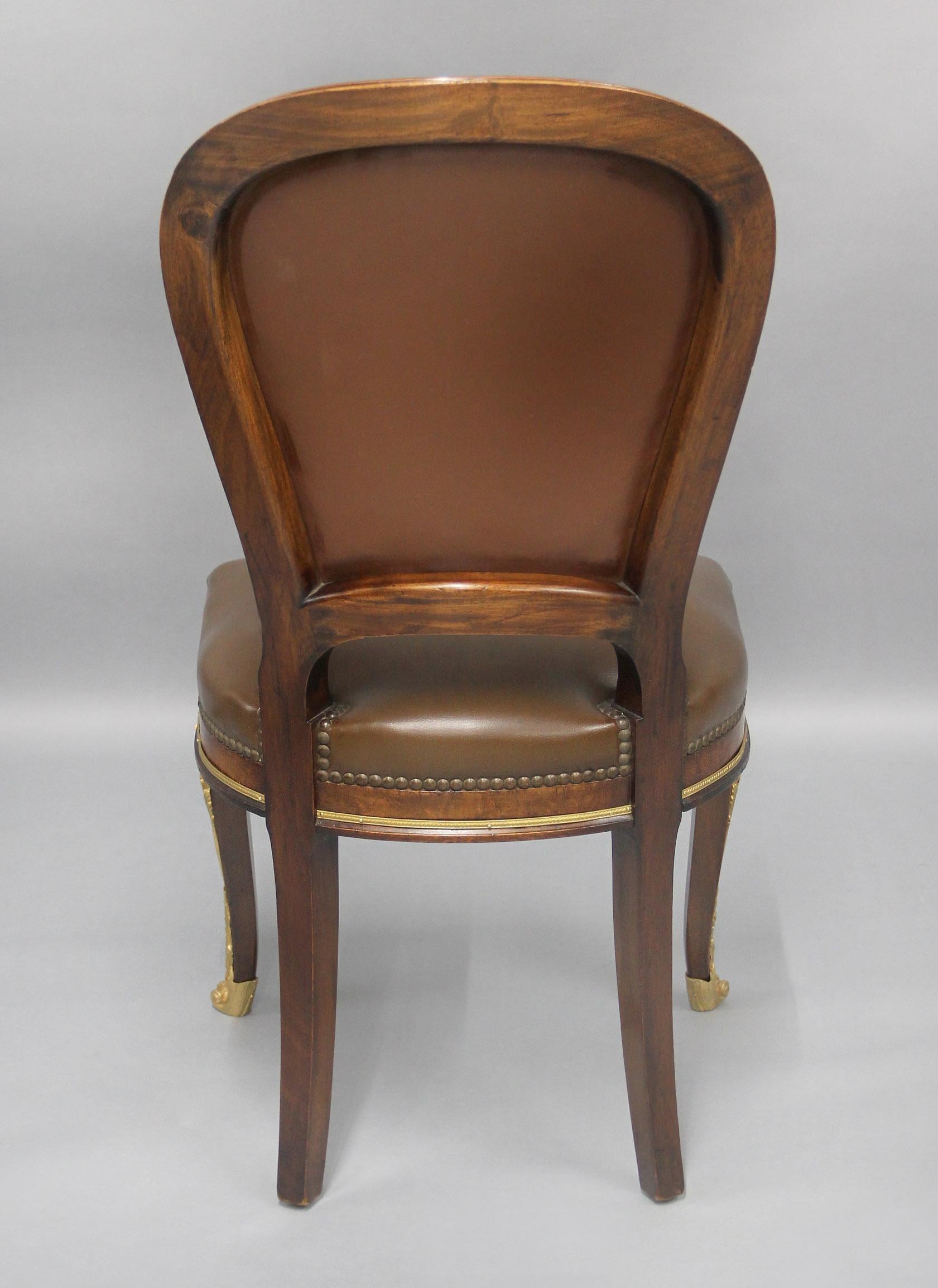 Merveilleux ensemble de huit chaises de salle à manger en bronze doré de la fin du XIXe siècle en vente 4