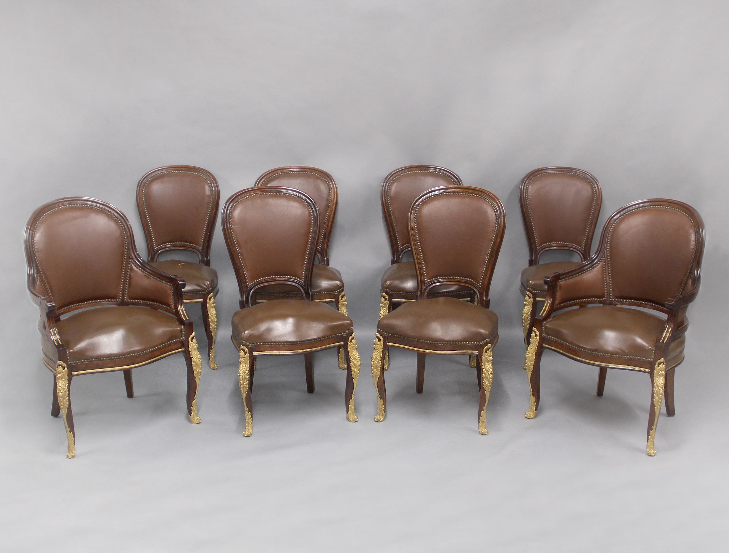 Merveilleux ensemble de huit chaises de salle à manger de style Louis XV de la fin du XIXe siècle, montées sur bronze doré

Numéro d'article 6493

Comprenant deux fauteuils et six chaises d'appoint à dossier arrondi, les fauteuils étant fermés sur