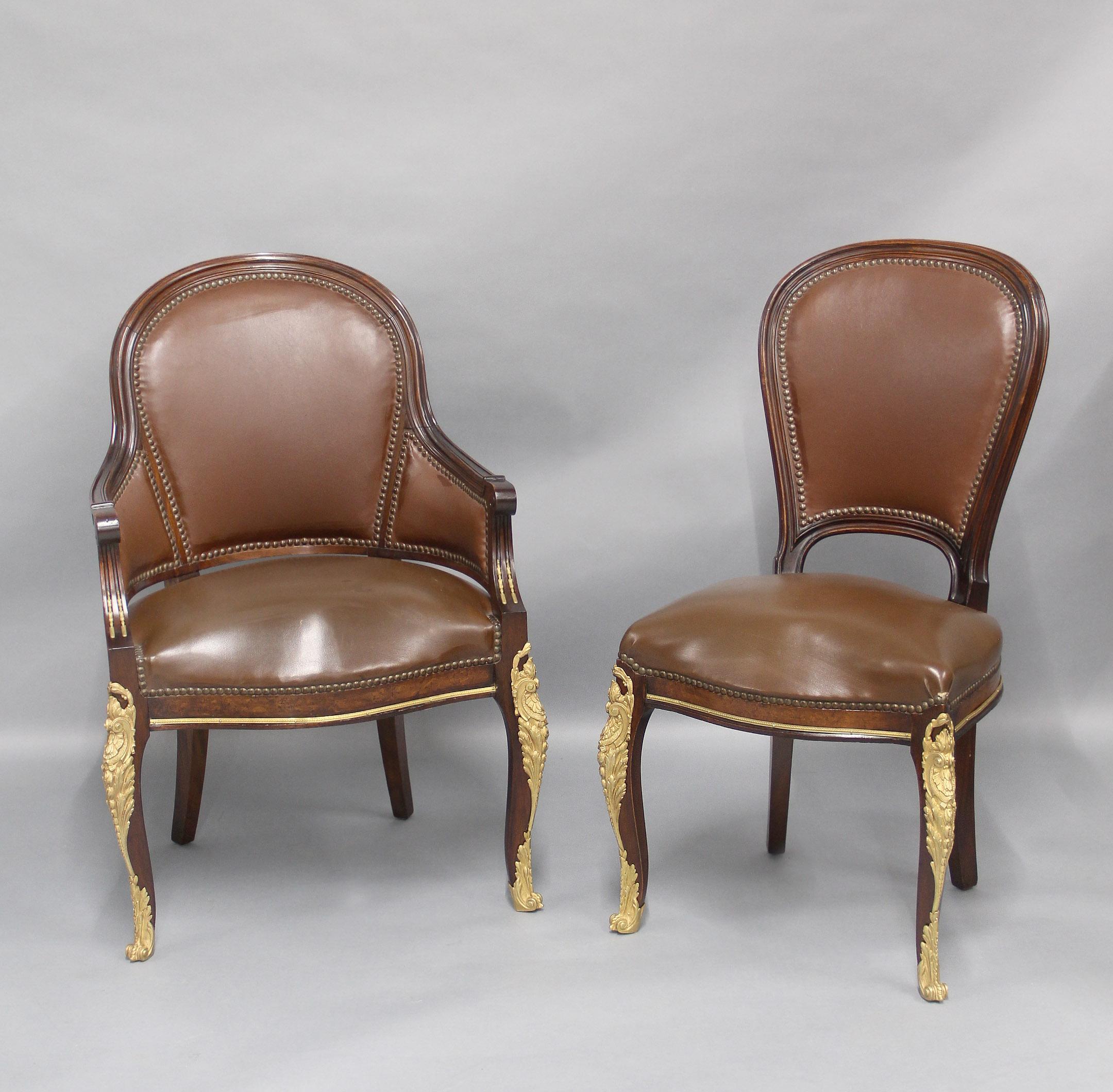 Belle Époque Merveilleux ensemble de huit chaises de salle à manger en bronze doré de la fin du XIXe siècle en vente