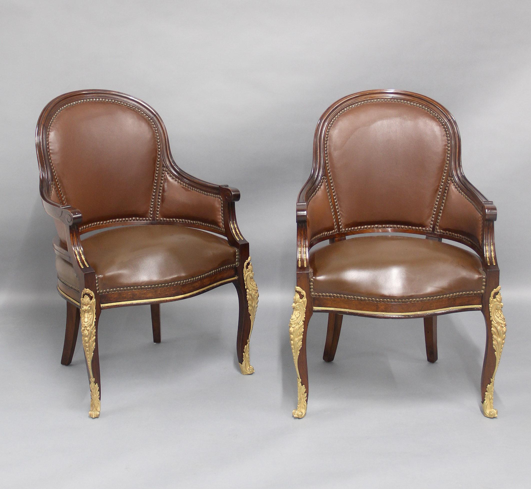 Français Merveilleux ensemble de huit chaises de salle à manger en bronze doré de la fin du XIXe siècle en vente