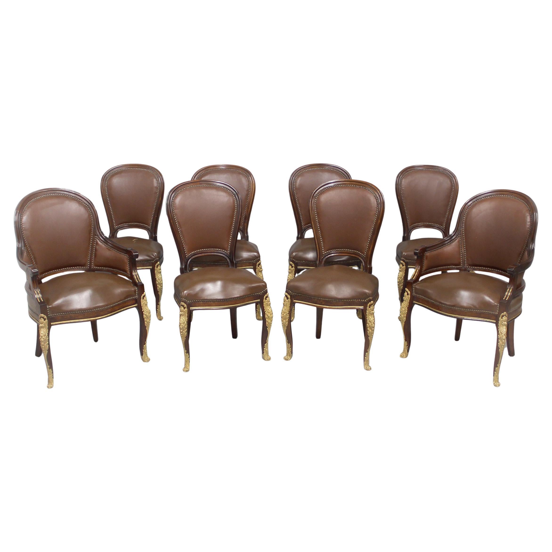 Merveilleux ensemble de huit chaises de salle à manger en bronze doré de la fin du XIXe siècle