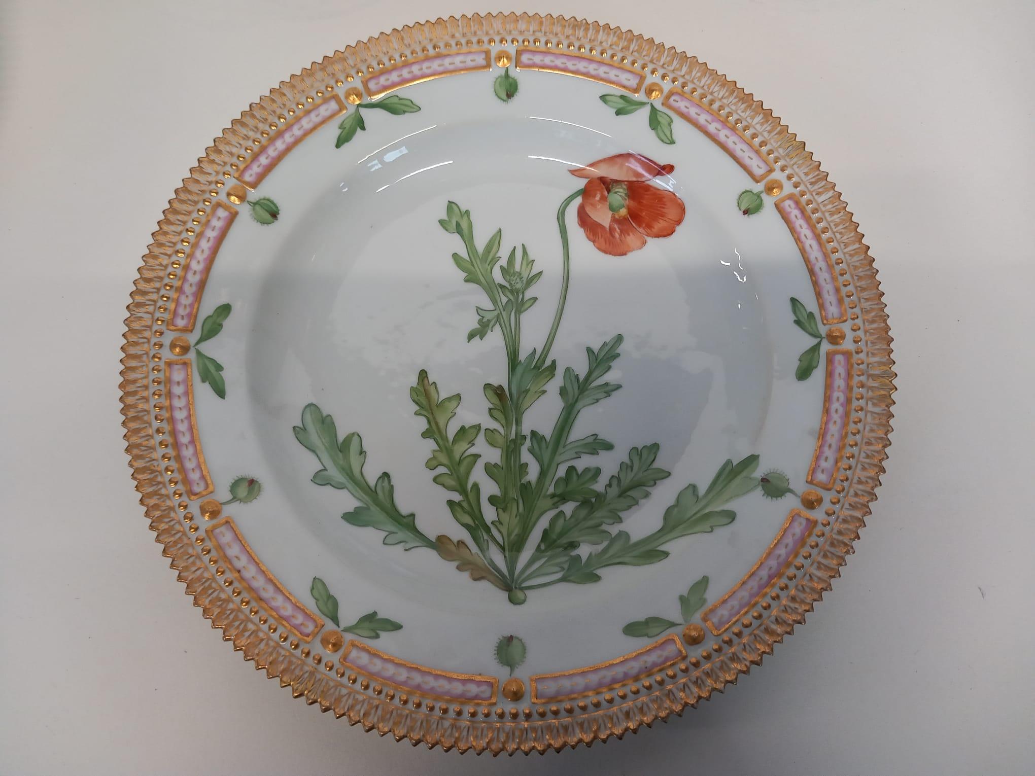 Danish A wonderful set of six Flora Danica hand painted plates (4 dinner & 2 soup) For Sale