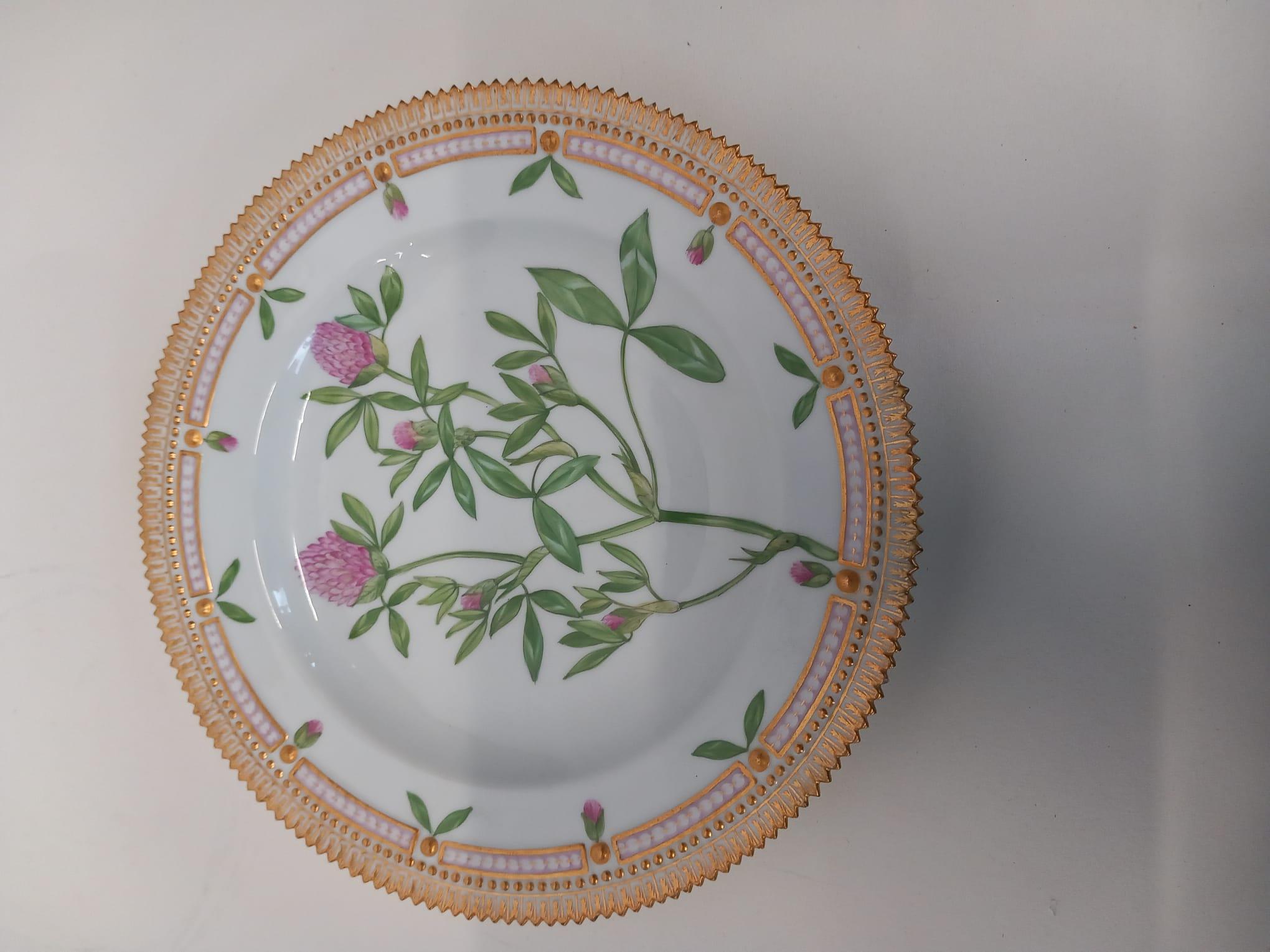 Ceramic A wonderful set of six Flora Danica hand painted plates (4 dinner & 2 soup) For Sale
