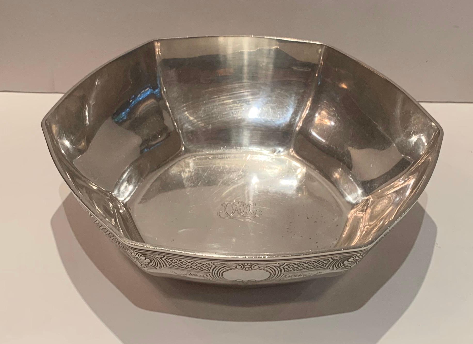 Wonderful Tiffany & Co. Sterling Silver Octagonal Regency Centerpiece Bowl In Good Condition In Roslyn, NY