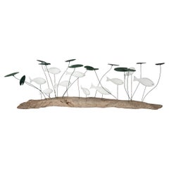 Sculpture en bois et en métal représentant une chaussure de poissons parmi des peaux de lily par Martin Scorey