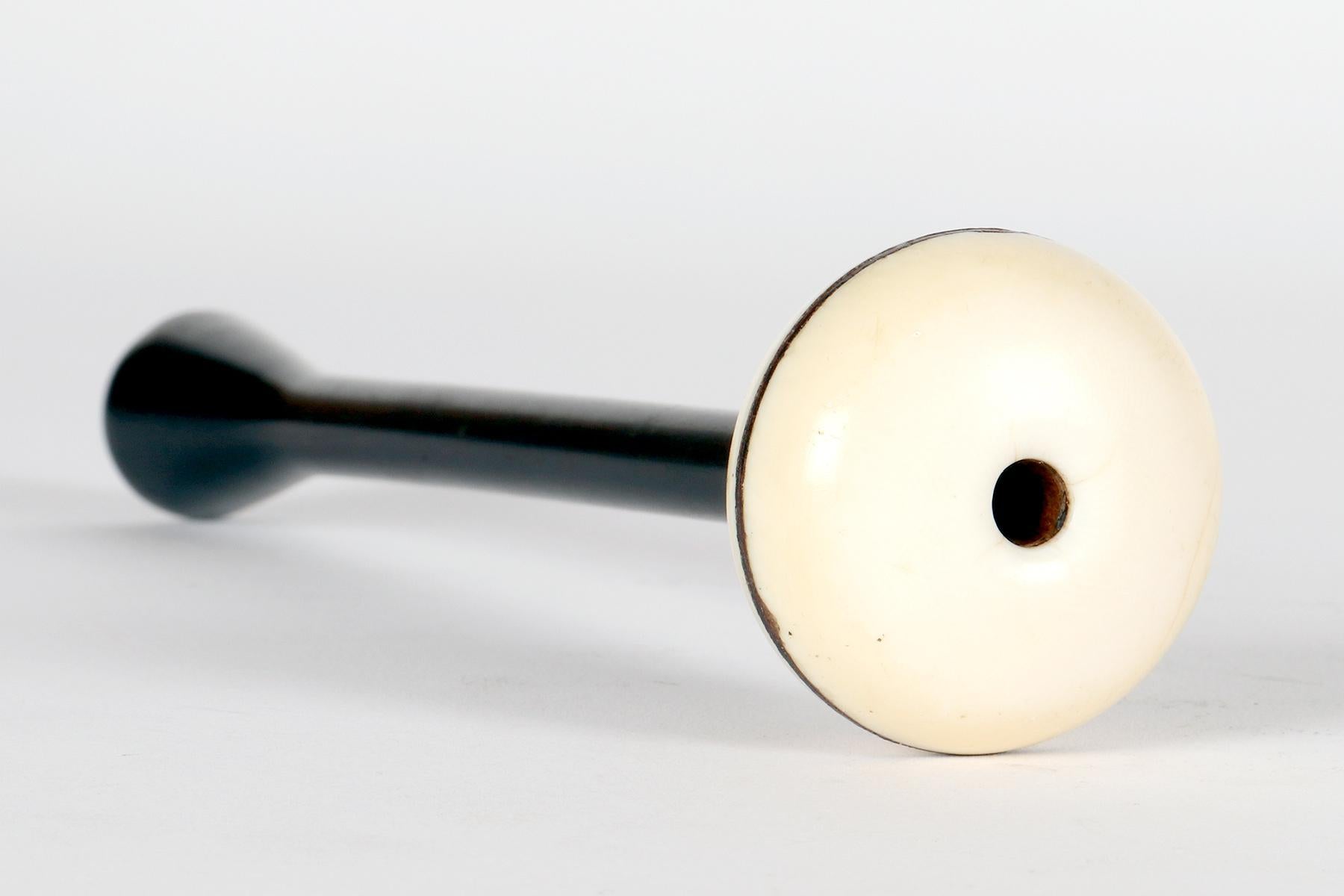 Ivoire Un stethoscope en bois et ivoire, France, 1850. en vente