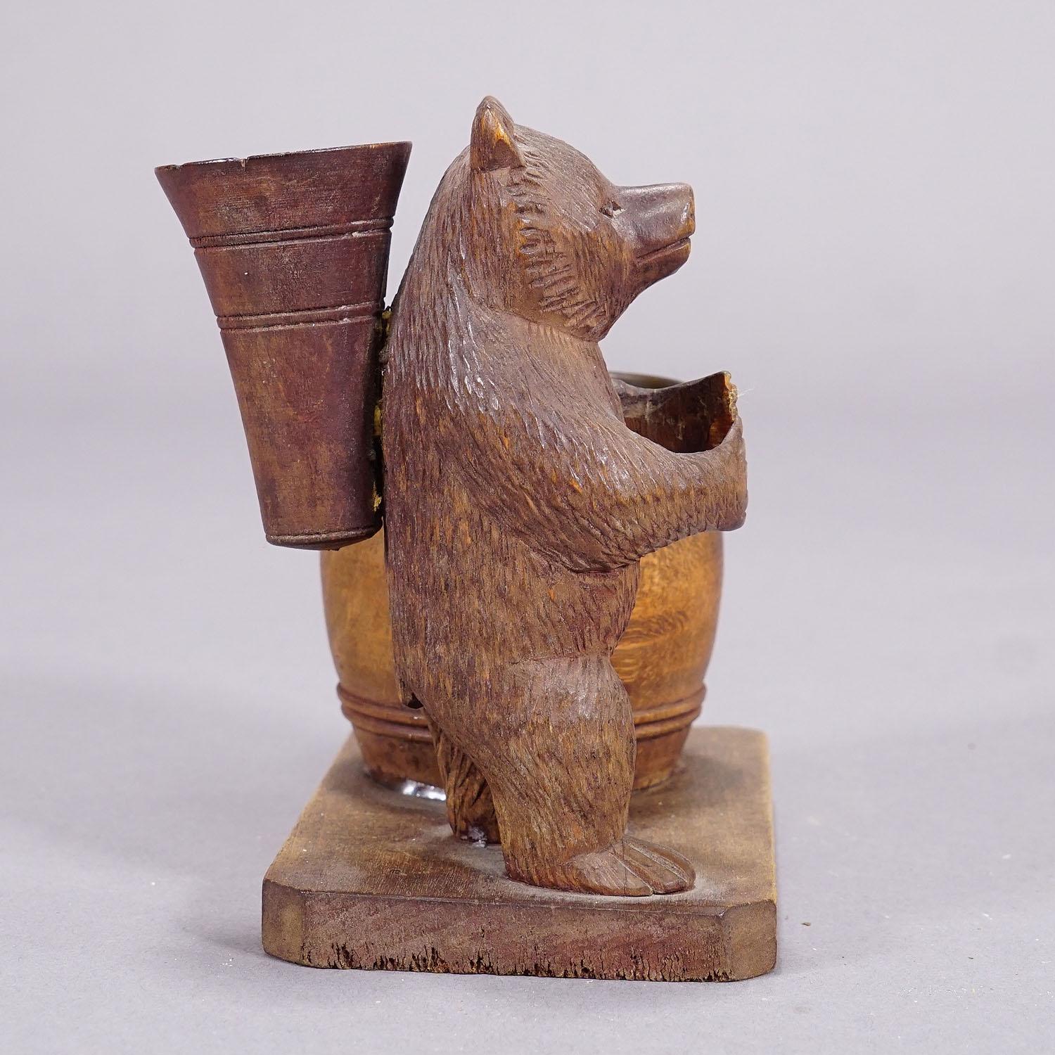 Forêt-Noire Ensemble de bureau en bois sculpté d'un ours de la forêt noire ca. 1920s en vente