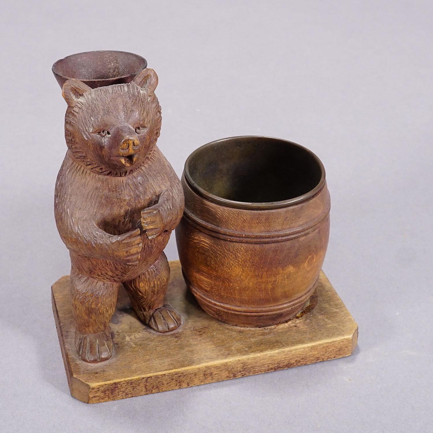 Suisse Ensemble de bureau en bois sculpté d'un ours de la forêt noire ca. 1920s en vente