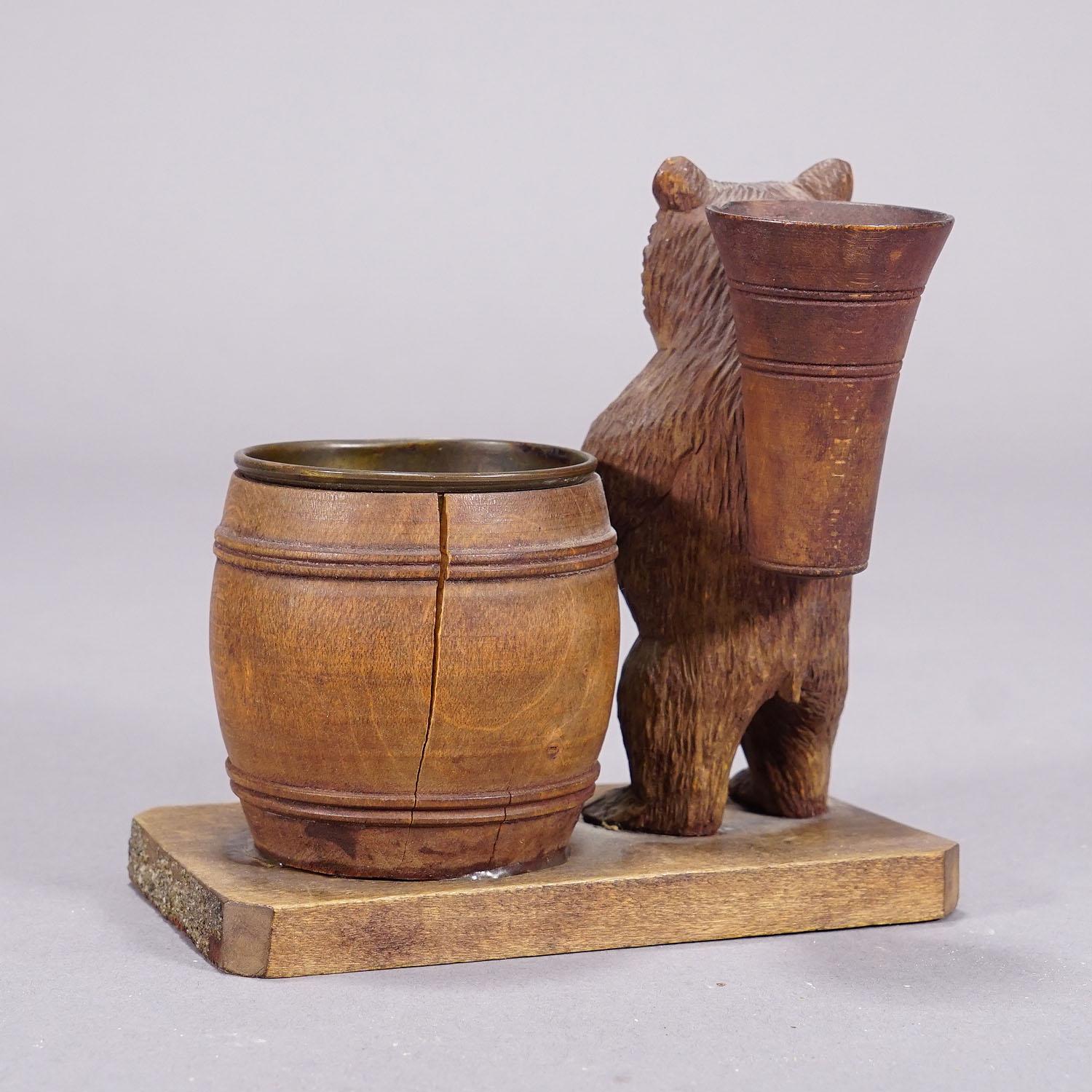 Ensemble de bureau en bois sculpté d'un ours de la forêt noire ca. 1920s Bon état - En vente à Berghuelen, DE