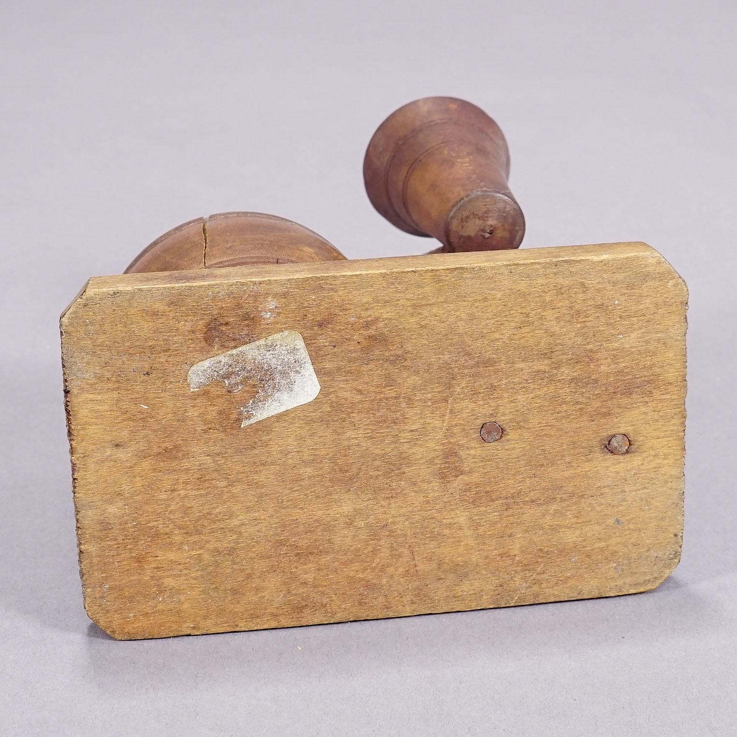 20ième siècle Ensemble de bureau en bois sculpté d'un ours de la forêt noire ca. 1920s en vente