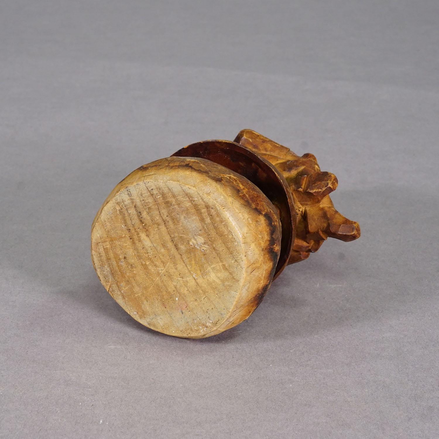 Ein holzgeschnitzter Räucherzwerg - Räuchermännchen, ca. 1930 im Zustand „Gut“ im Angebot in Berghuelen, DE