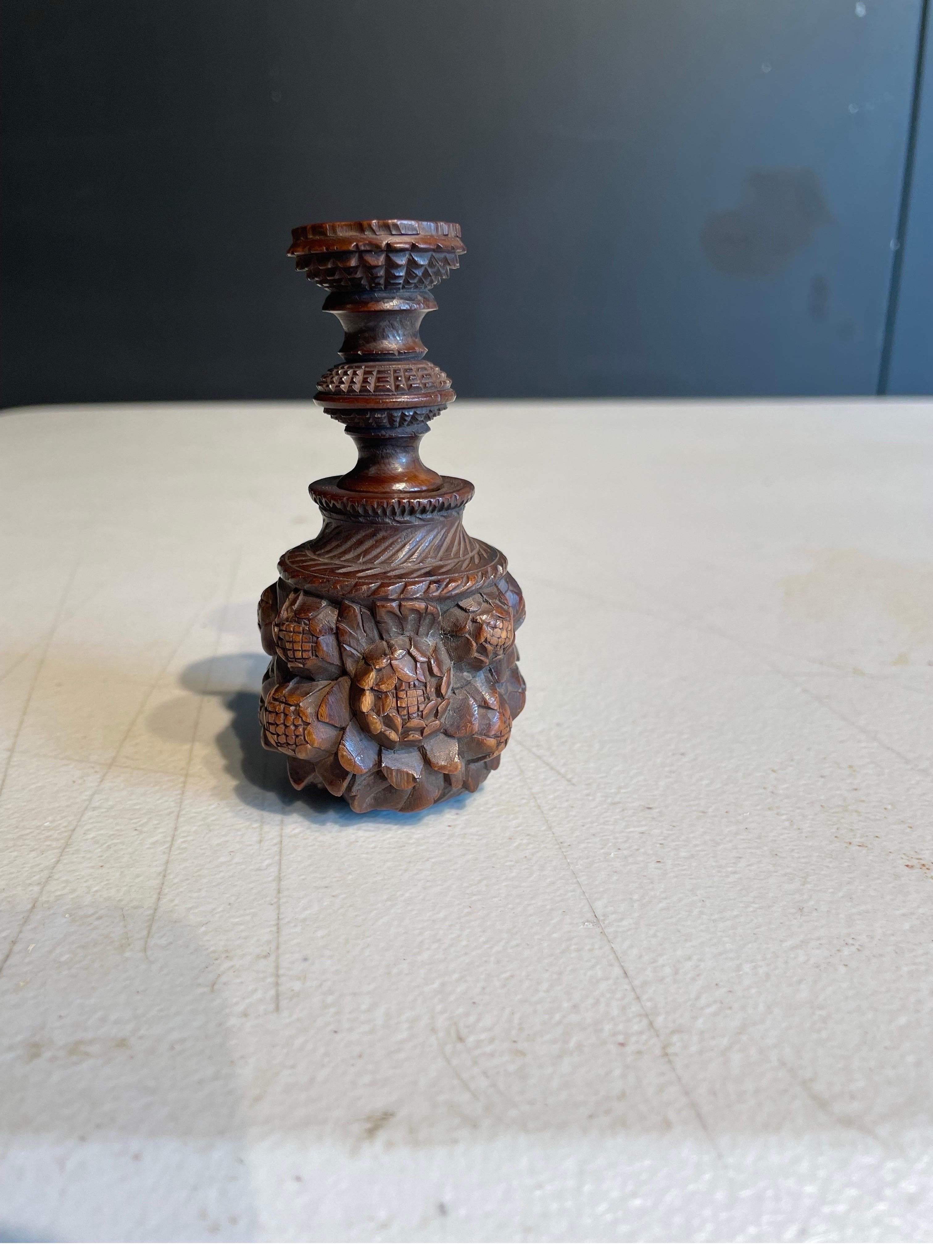 A Wooden Carved Treen Nutcracker, 19th Century In Good Condition For Sale In ARMADALE, VIC