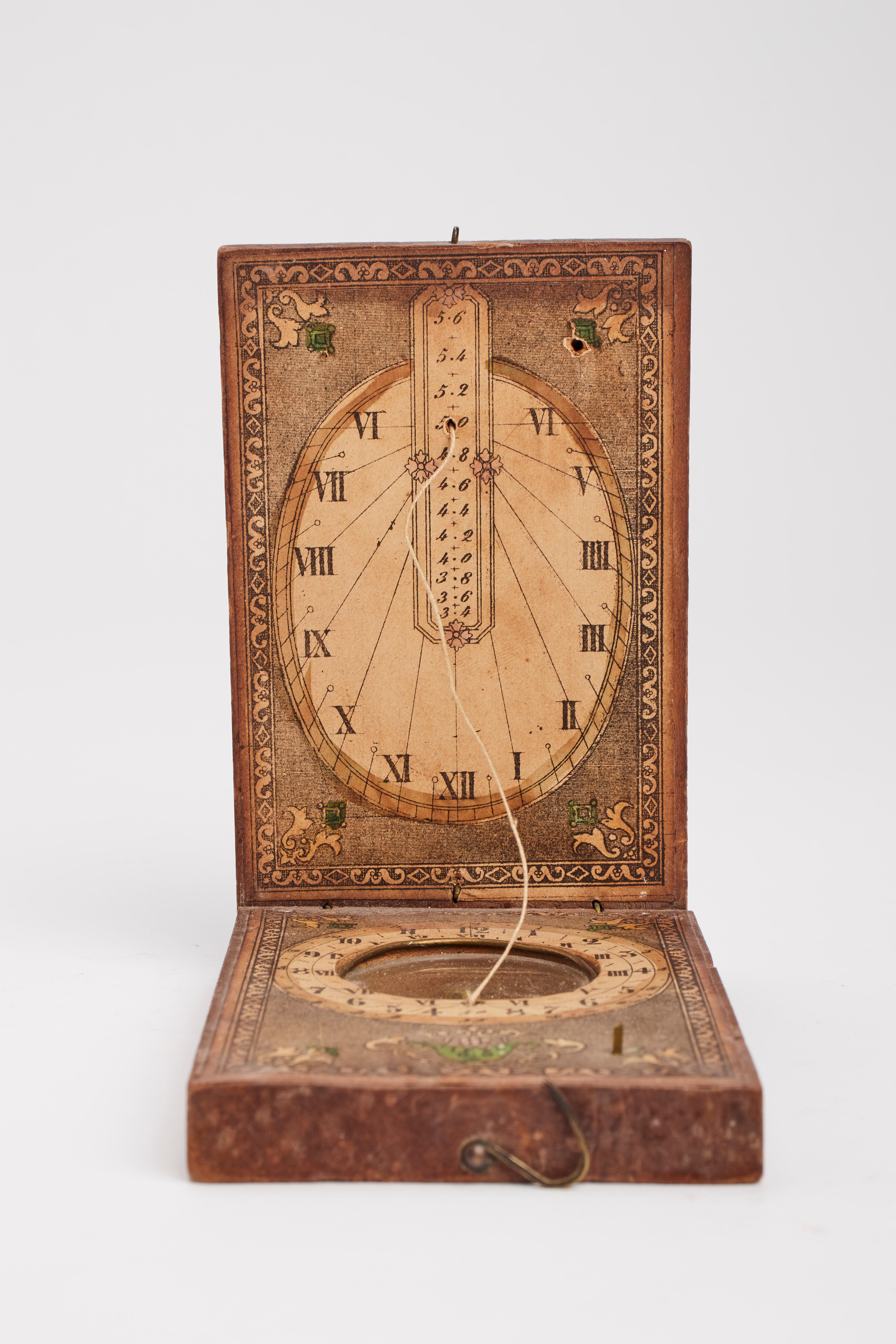 A wooden diptical sundial, England 1790.  In Good Condition For Sale In Milan, IT