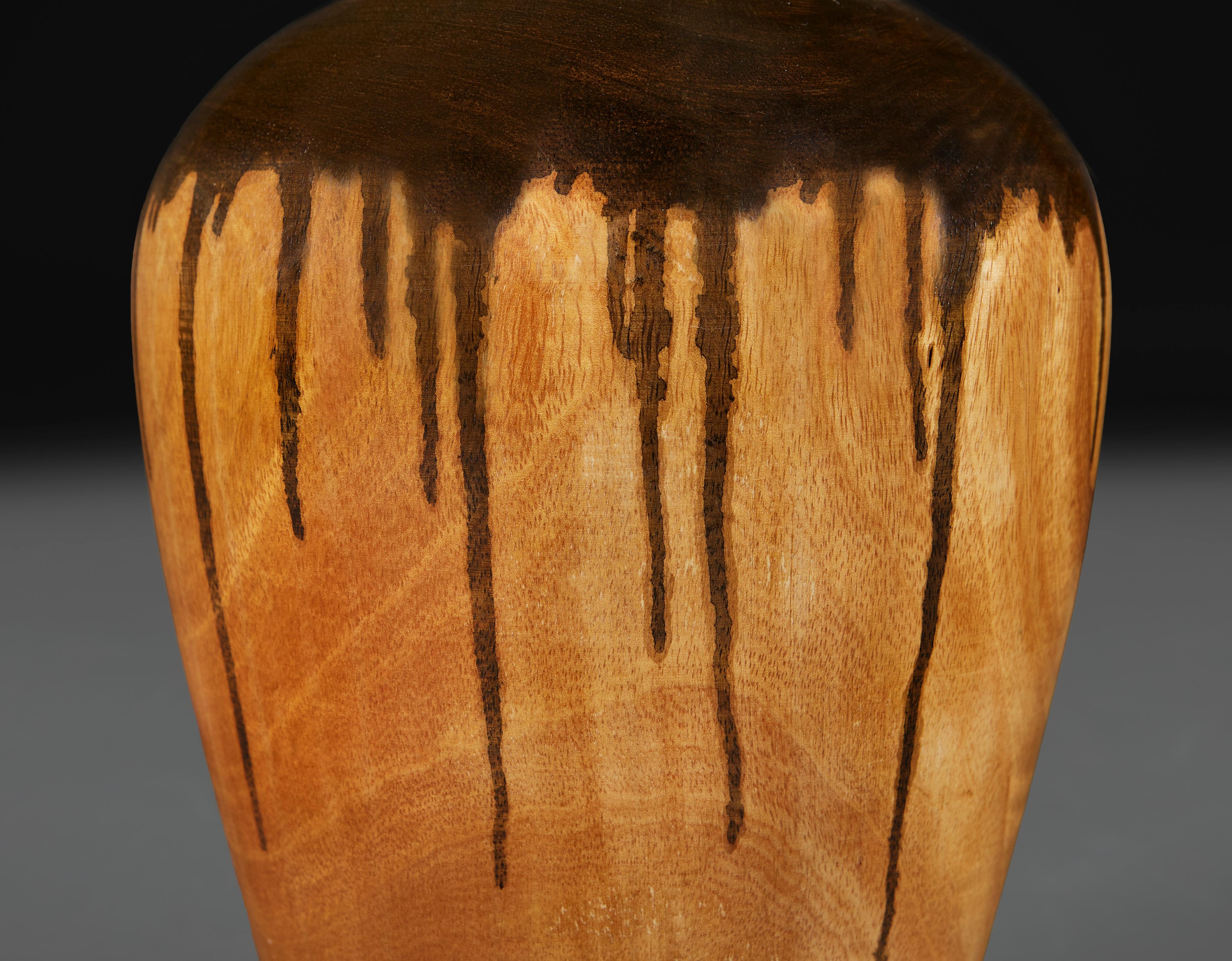A wooden drip vase as a lamp In Good Condition For Sale In London, GB