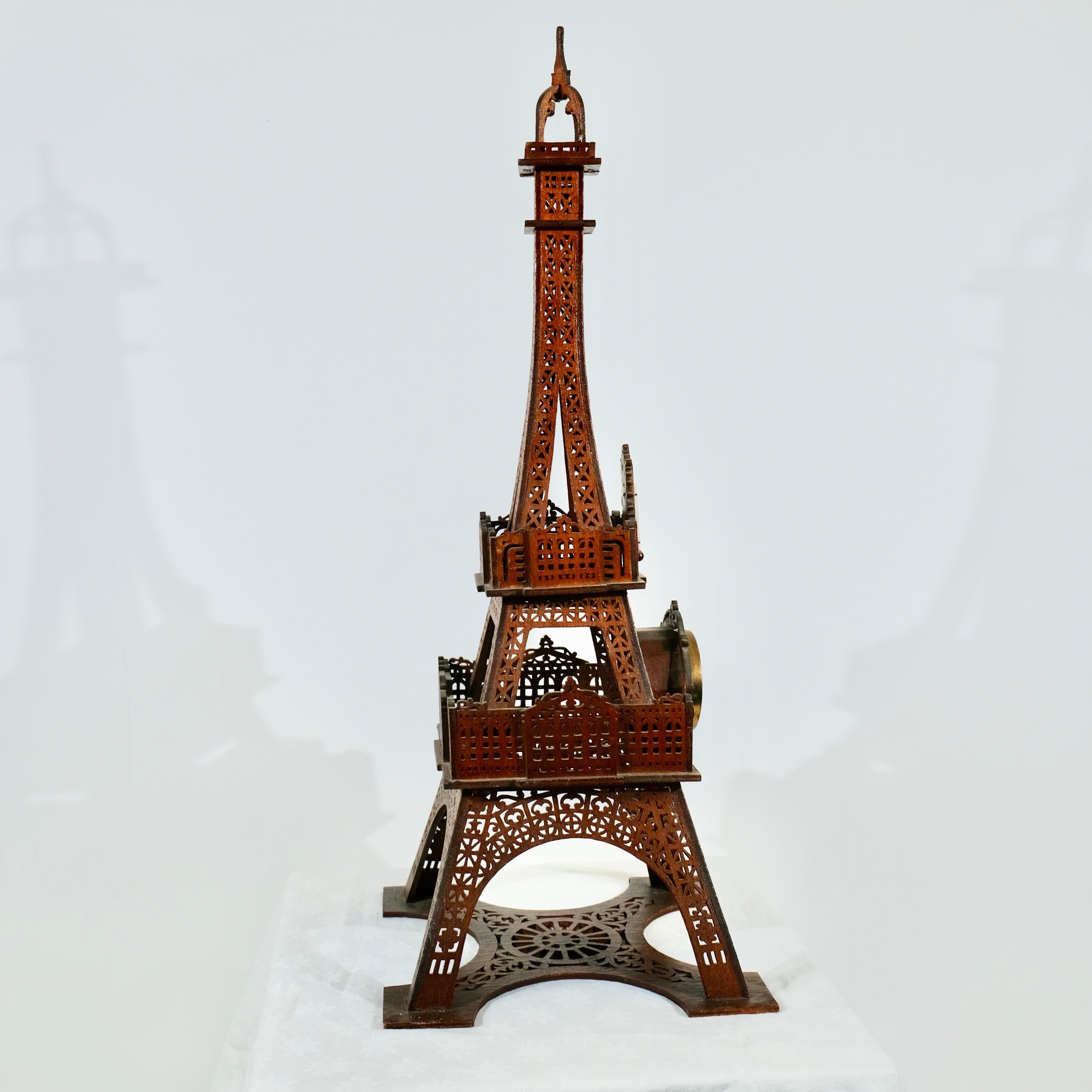 XIXe siècle Tour Eiffel avec baromètre et thermomètre, fin du 19e siècle en vente