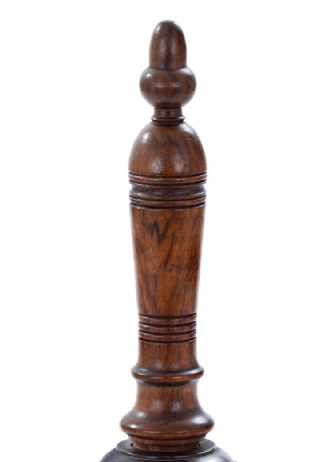 Sculpté Gavel en bois présenté à la Chebra Rofei Cholim Krakauer Society, New York, 1884 en vente