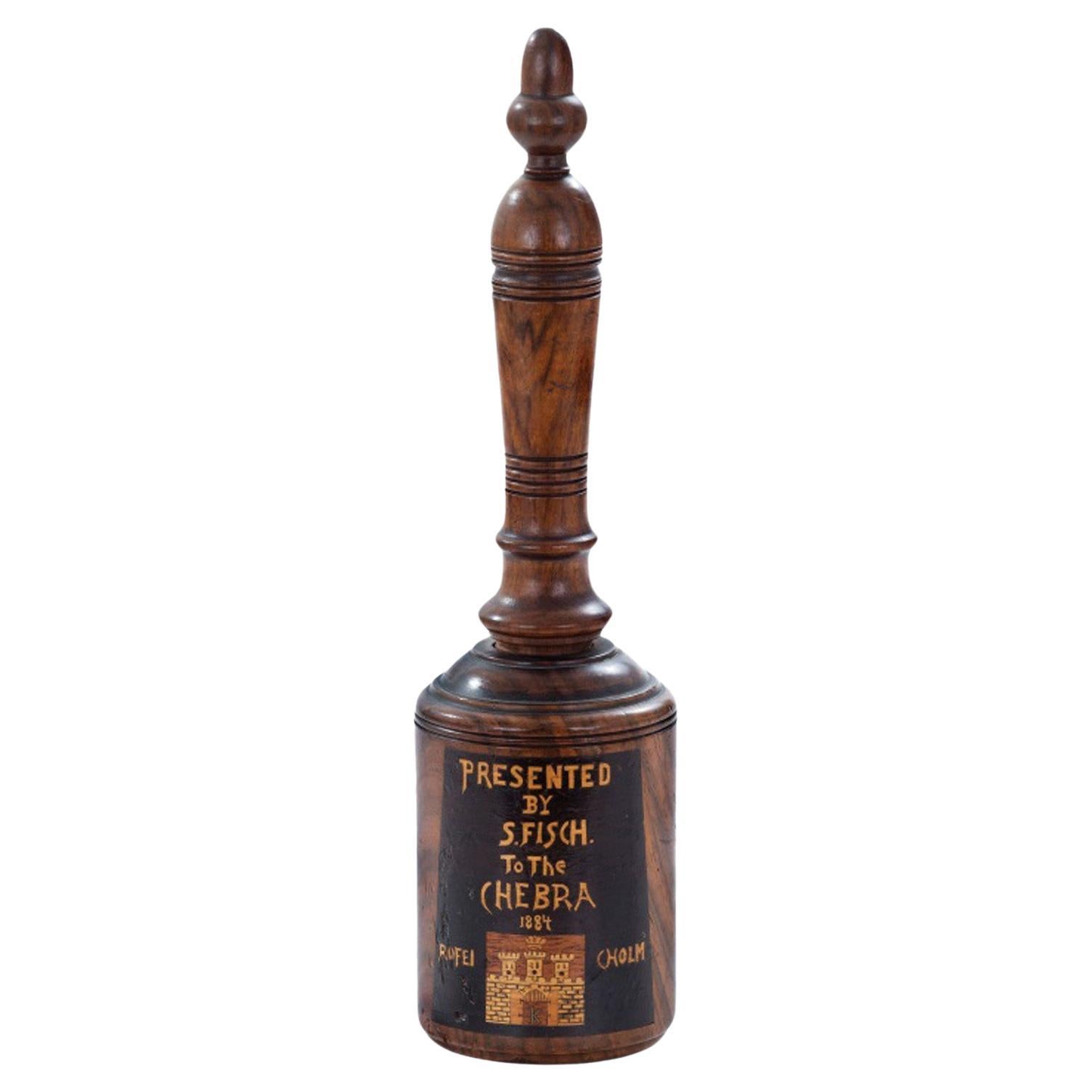 Gavel en bois présenté à la Chebra Rofei Cholim Krakauer Society, New York, 1884 en vente