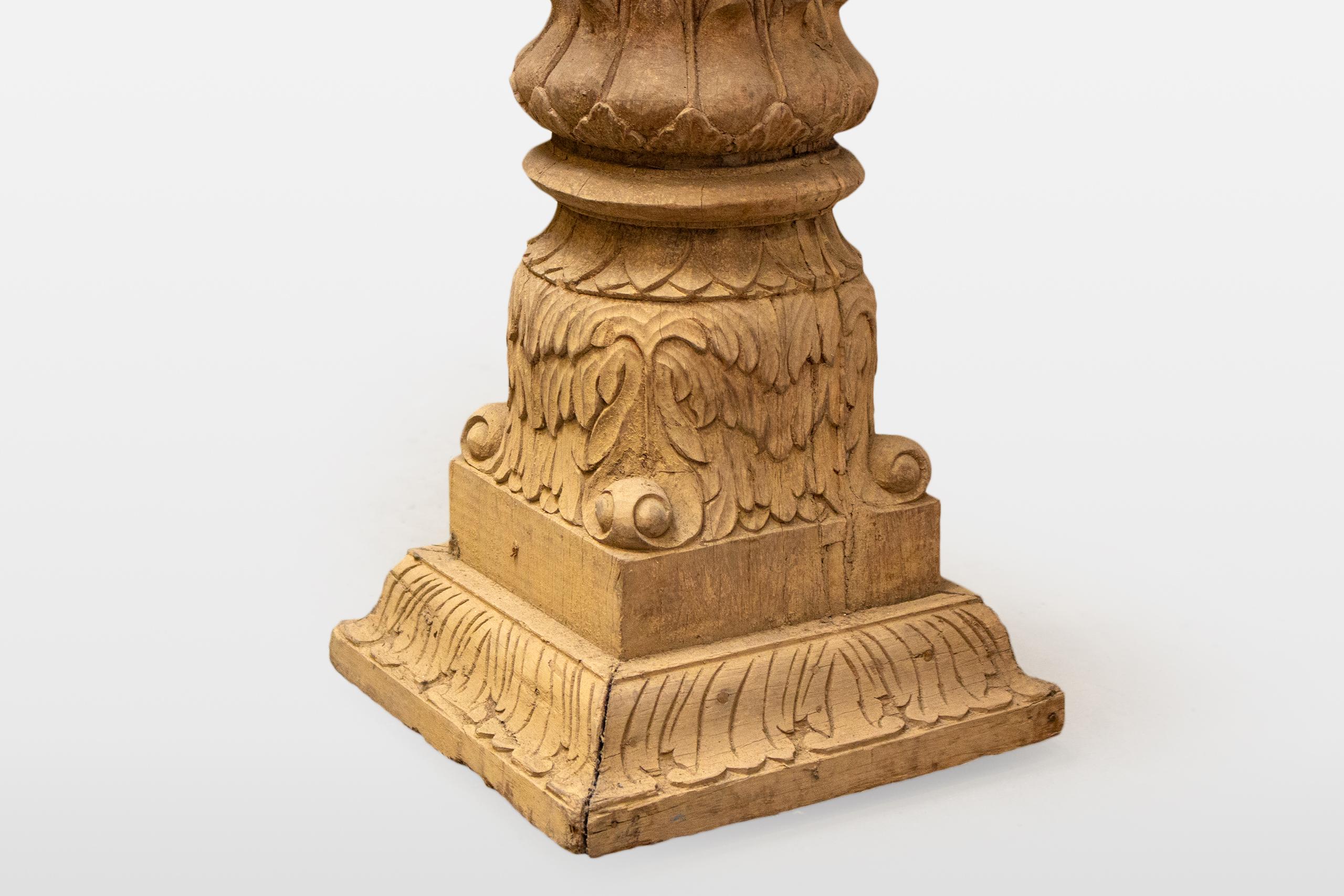Una columnata india de madera con cinco arcos y alcobas para velas en venta 4