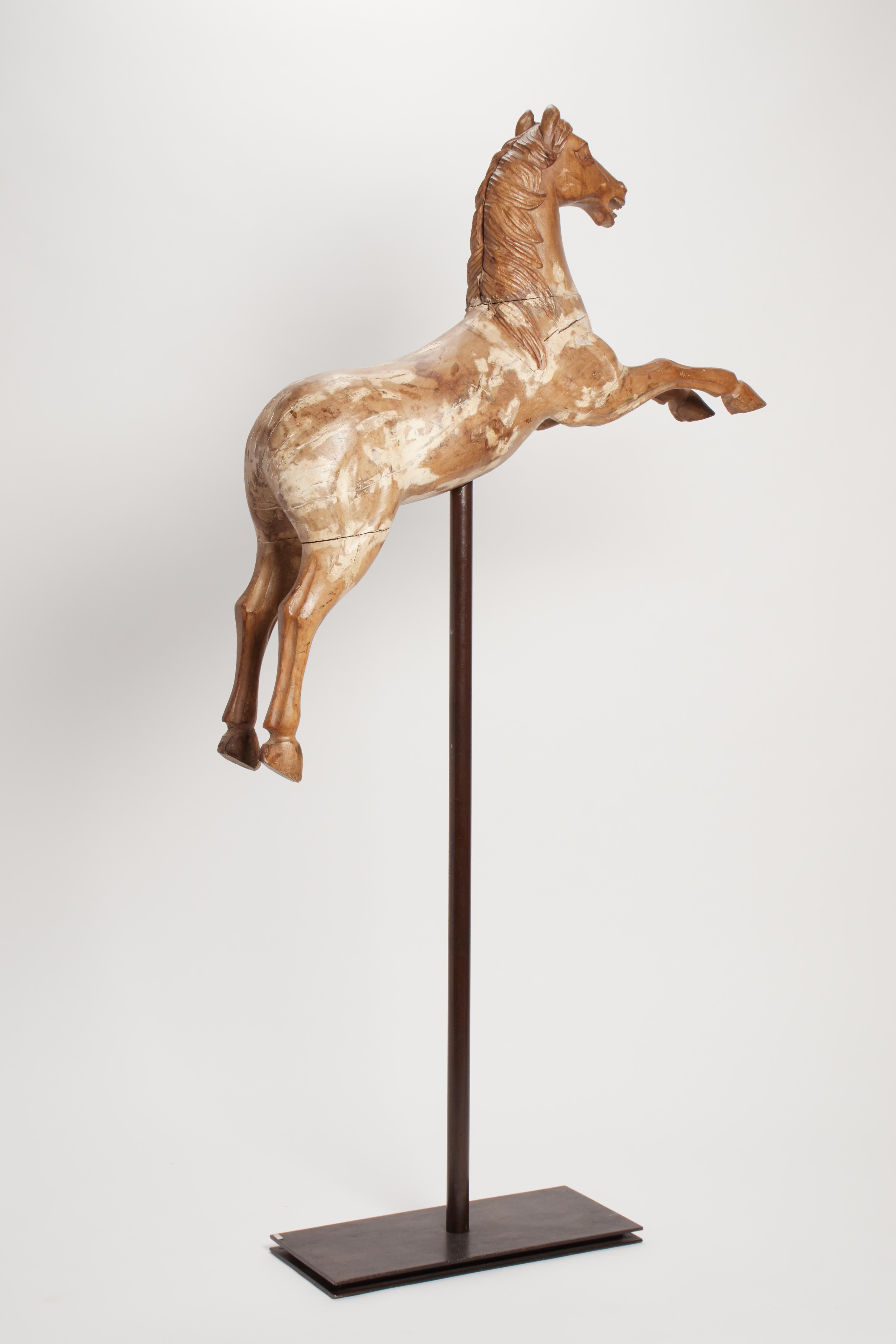 A wooden sculpture depicting a prancing carousel horse, Italy 1750. In Good Condition For Sale In Milan, IT