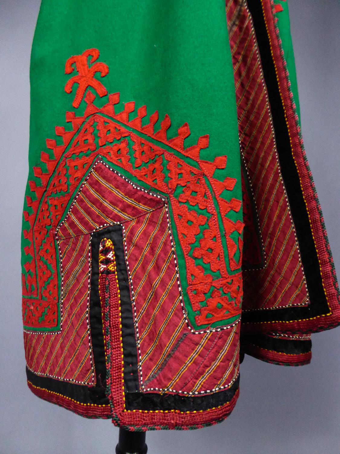 A Woolen Appliqué Coat - Turkmenistan Circa 1950 For Sale 5