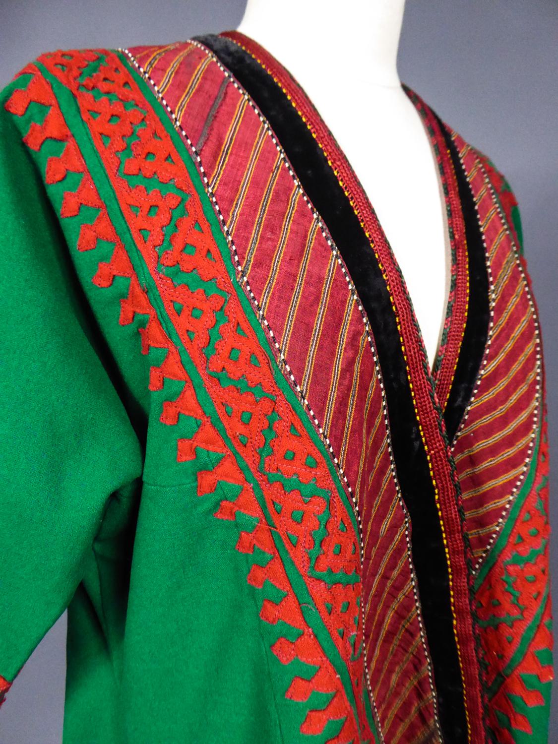 A Woolen Appliqué Coat - Turkmenistan Circa 1950 For Sale 7