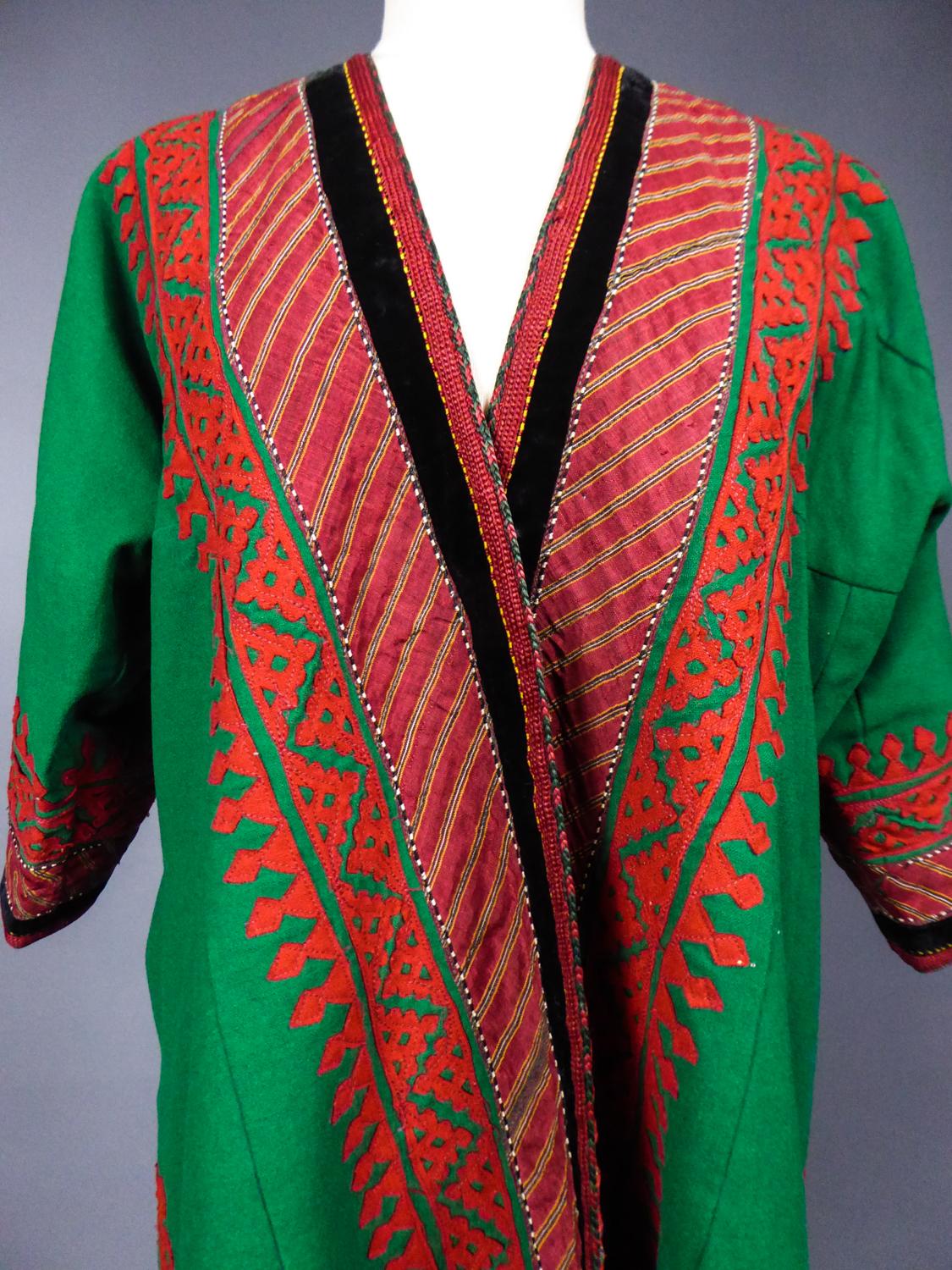 A Woolen Appliqué Coat - Turkmenistan Circa 1950 For Sale 2