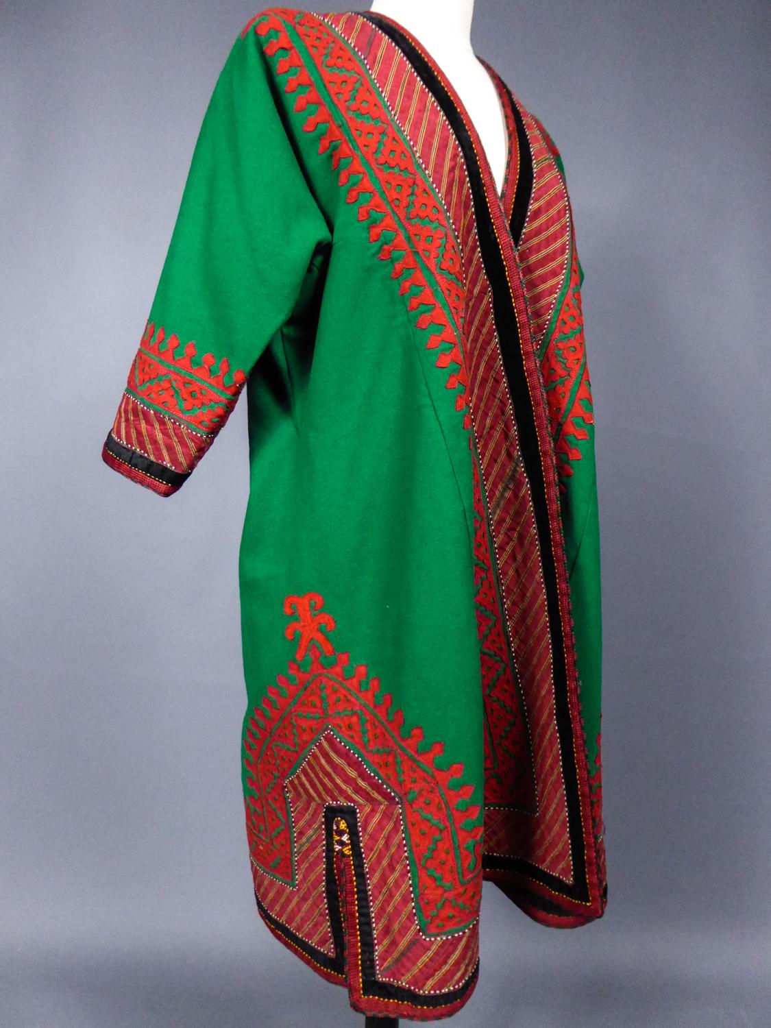 A Woolen Appliqué Coat - Turkmenistan Circa 1950 For Sale 4