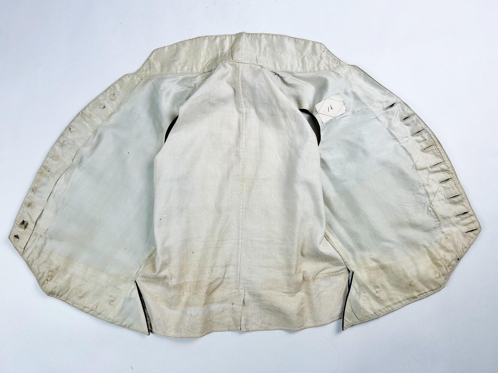 A woollen brown frockcoat and waistcoat with steel buttons - France Circa 1805 For Sale 5