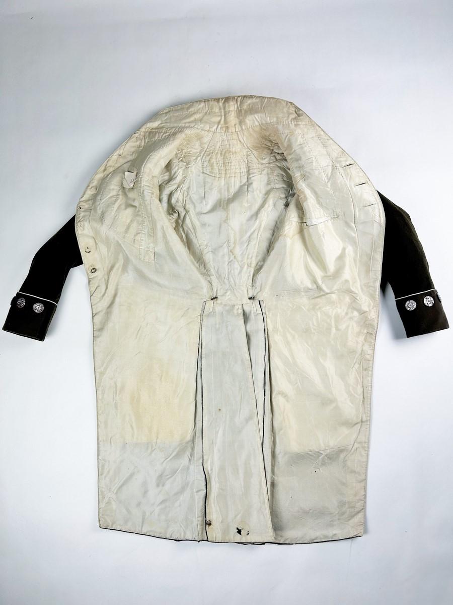 A woollen brown frockcoat and waistcoat with steel buttons - France Circa 1805 For Sale 8