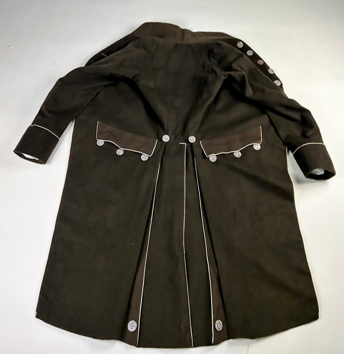 A woollen brown frockcoat and waistcoat with steel buttons - France Circa 1805 For Sale 10