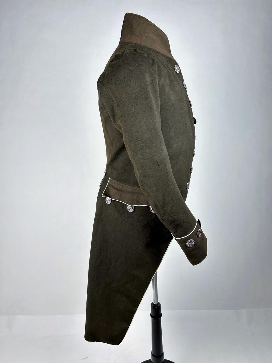 A woollen brown frockcoat and waistcoat with steel buttons - France Circa 1805 In Good Condition For Sale In Toulon, FR