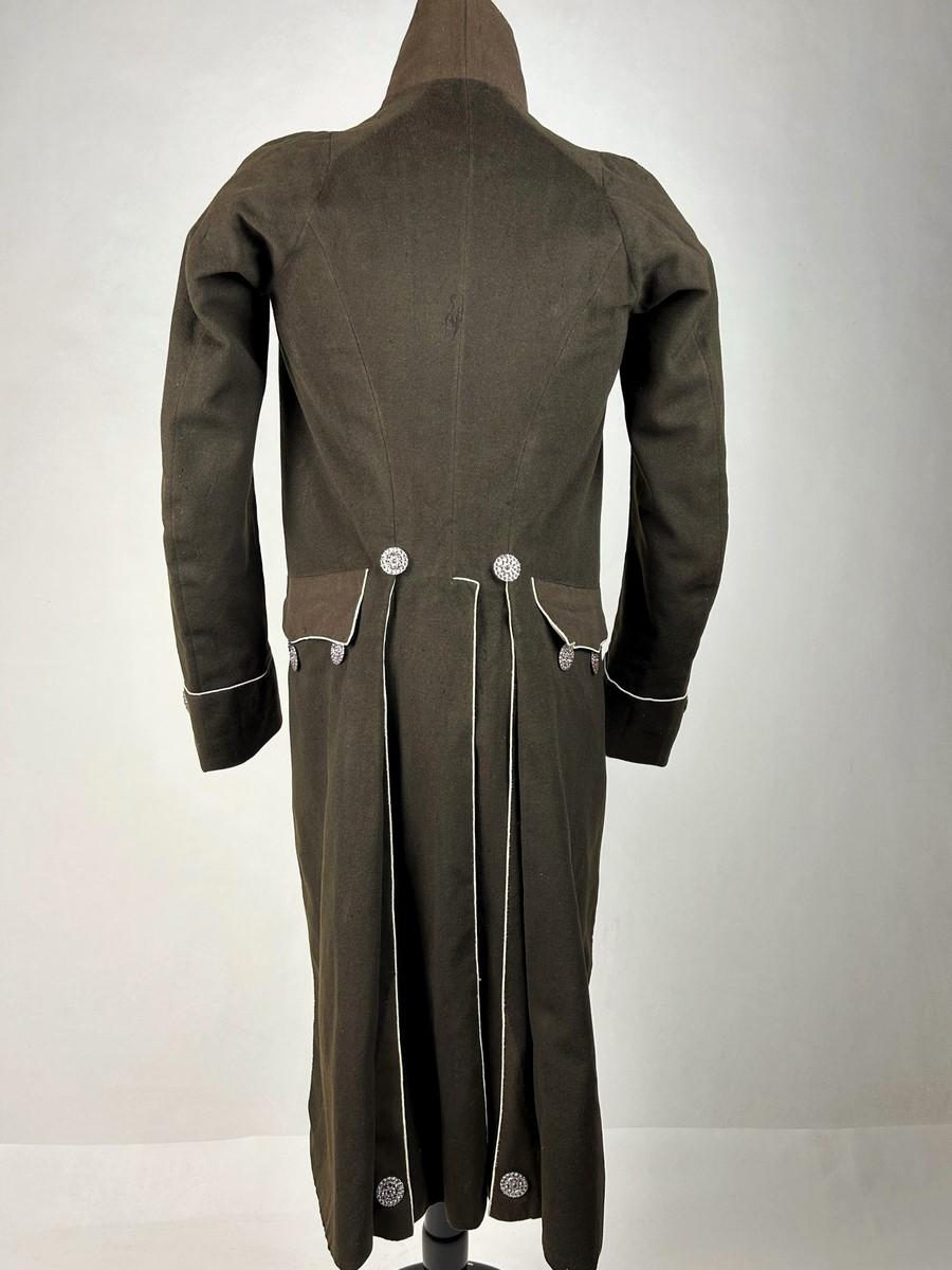 A woollen brown frockcoat and waistcoat with steel buttons - France Circa 1805 For Sale 1