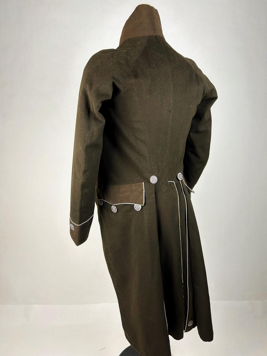 A woollen brown frockcoat and waistcoat with steel buttons - France Circa 1805 For Sale 2