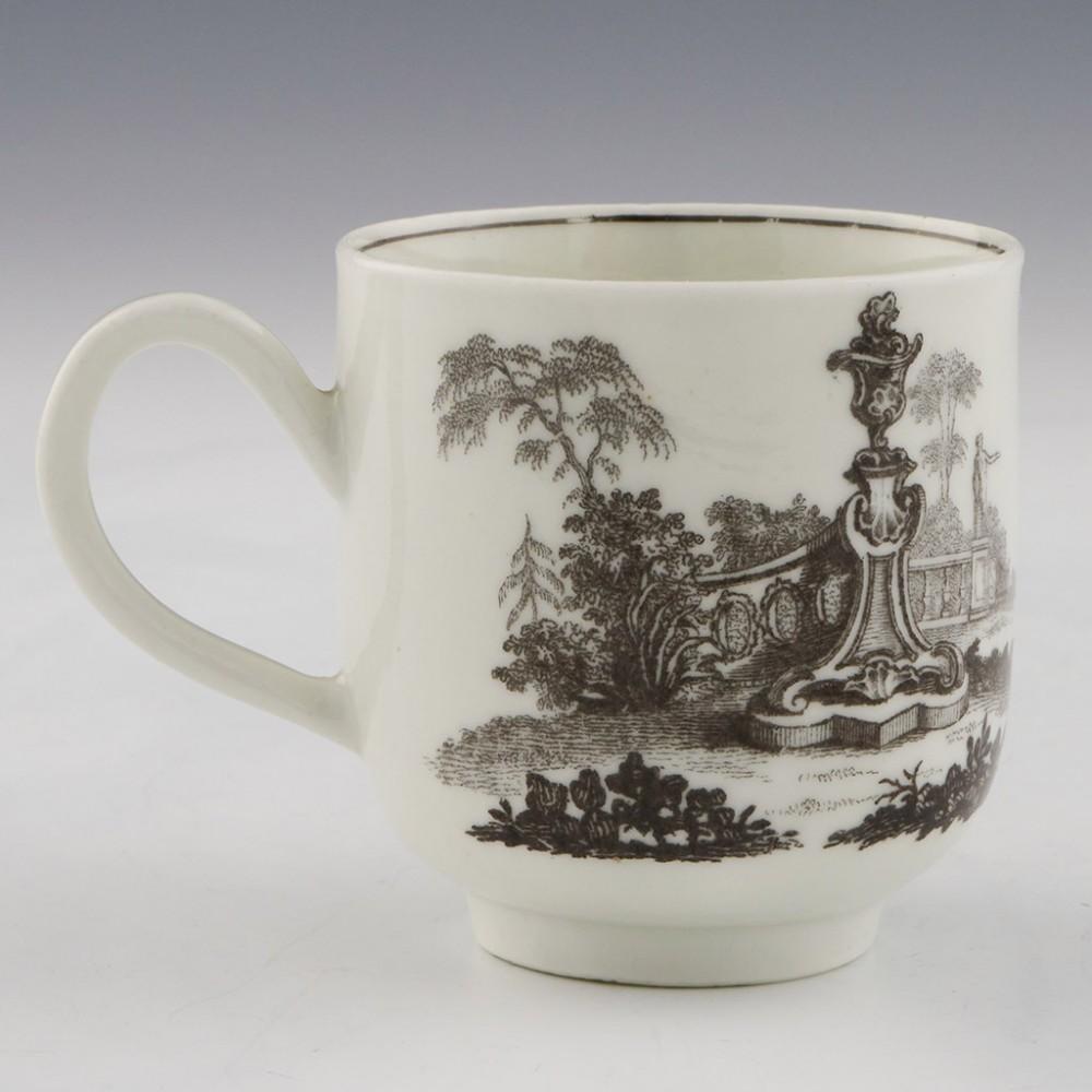 Tasse à café et soucoupe en porcelaine de Worcester imprimé Hancock L'Amour, vers 1760 en vente 1