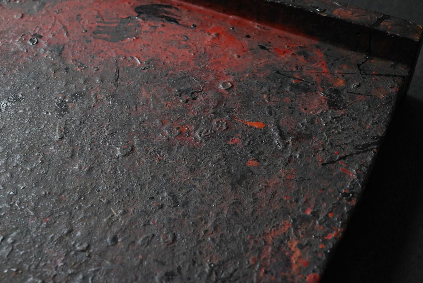 A workbench used by a Japanese lacquerware craftsman/wall-hanging object/20th 3