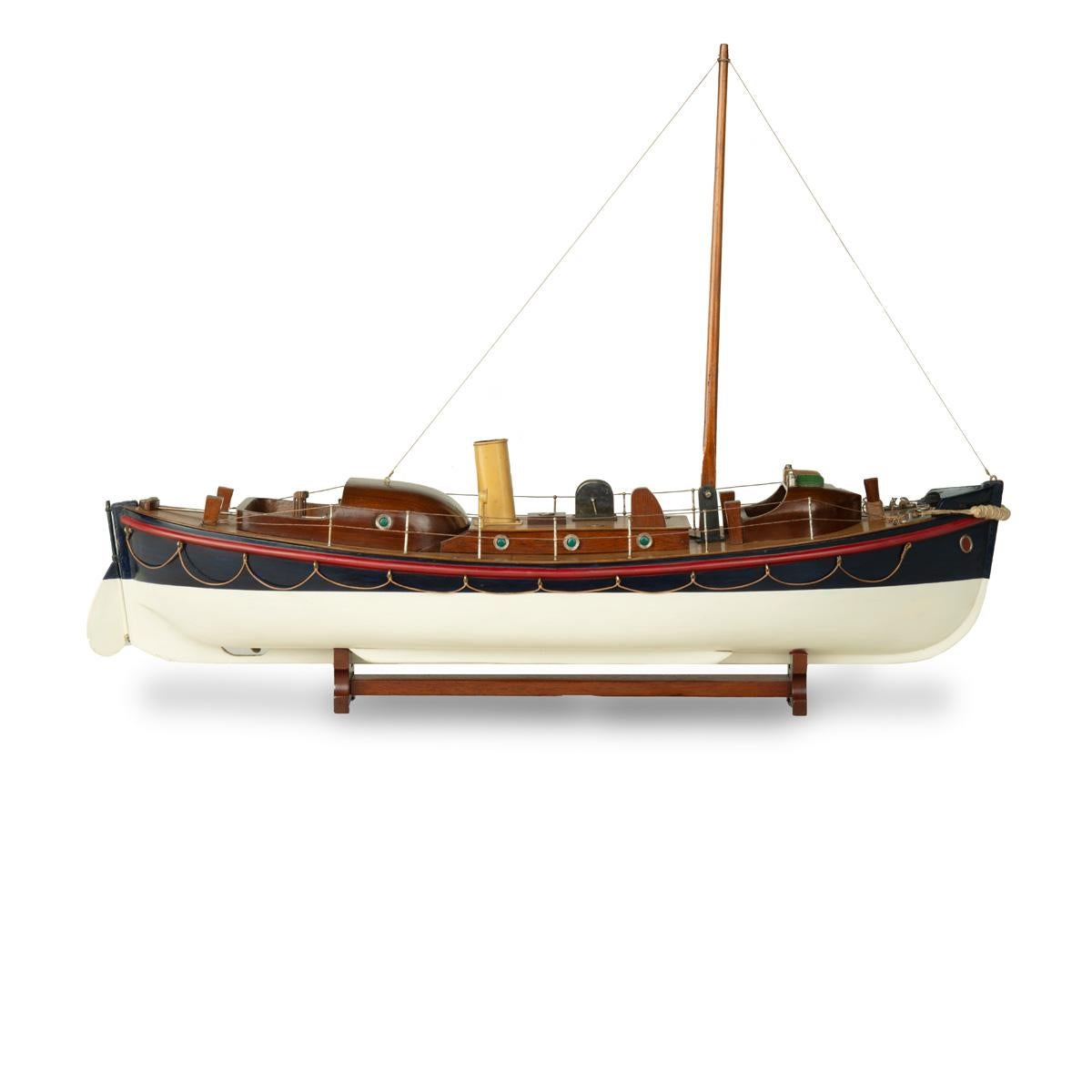 A working model of a motor lifeboat by Bassett-Lowke In Good Condition In Lymington, Hampshire