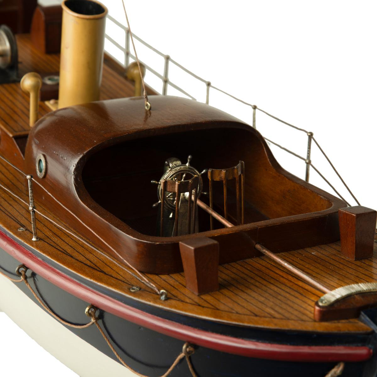 A working model of a motor lifeboat by Bassett-Lowke 2
